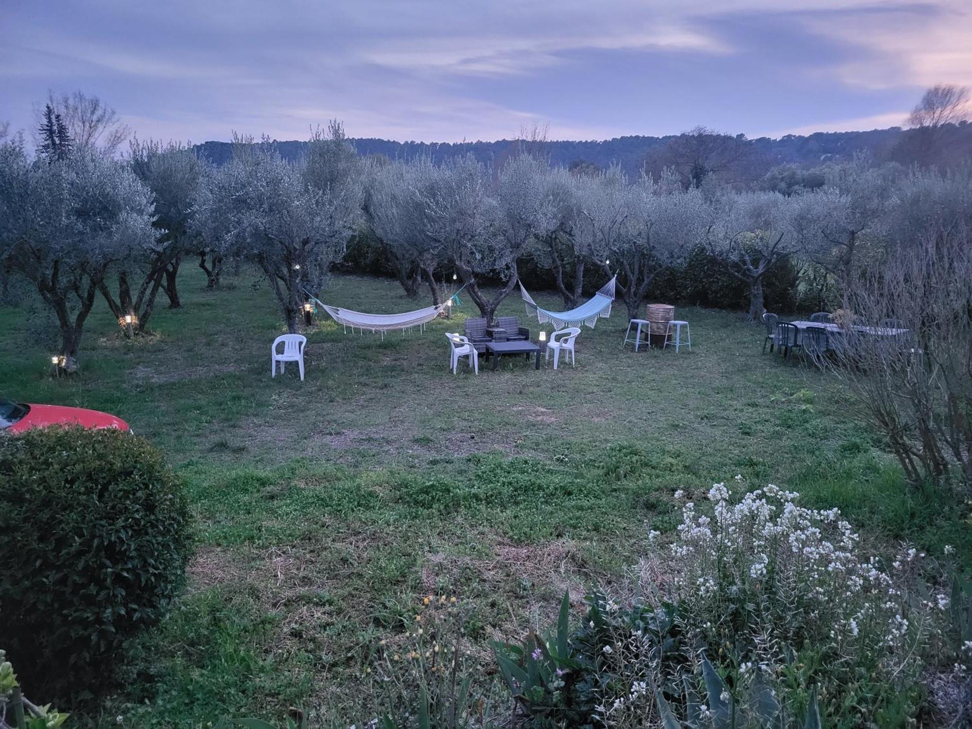 קוטיניאק Maison Dans La Provence Verte מראה חיצוני תמונה